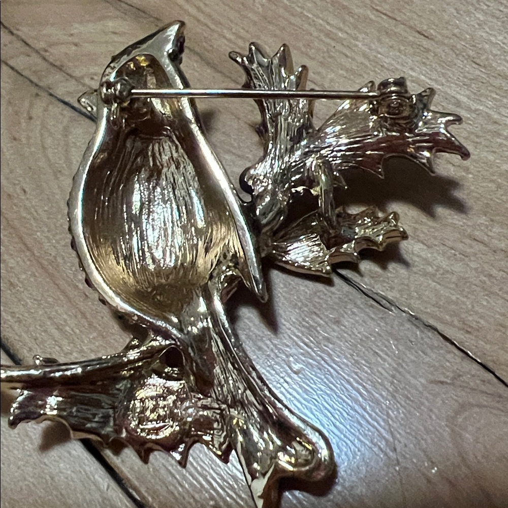 Elegant Vintage Red and Green Bird Brooch - Picture 8 of 11